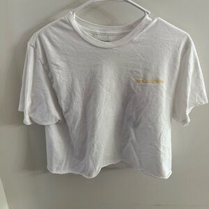 Women’s medium cropped Columbia tee